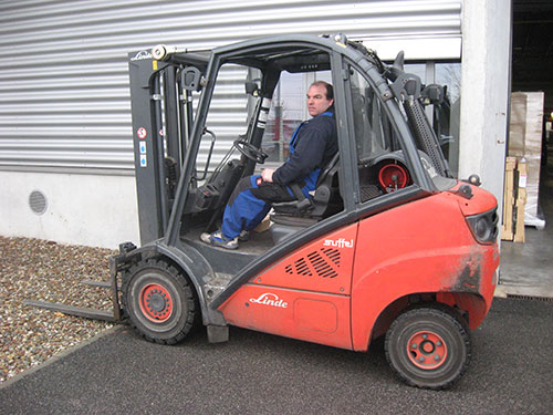 The seat of a forklift truck is a workplace with temporarily high vibration exposition